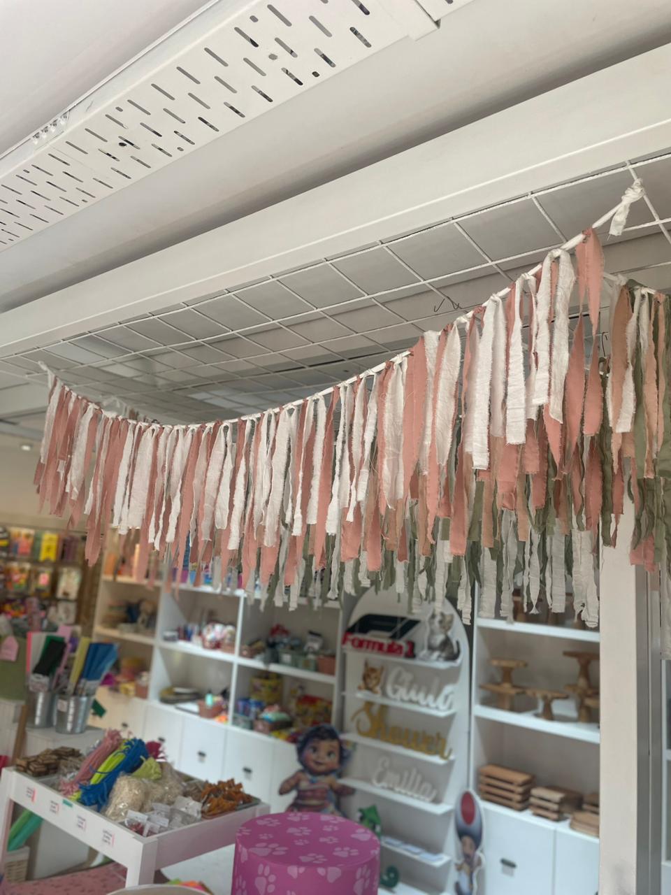 CORTINA GUIRNALDA  DE TELA SHABBY  ROSA Y CRUDO