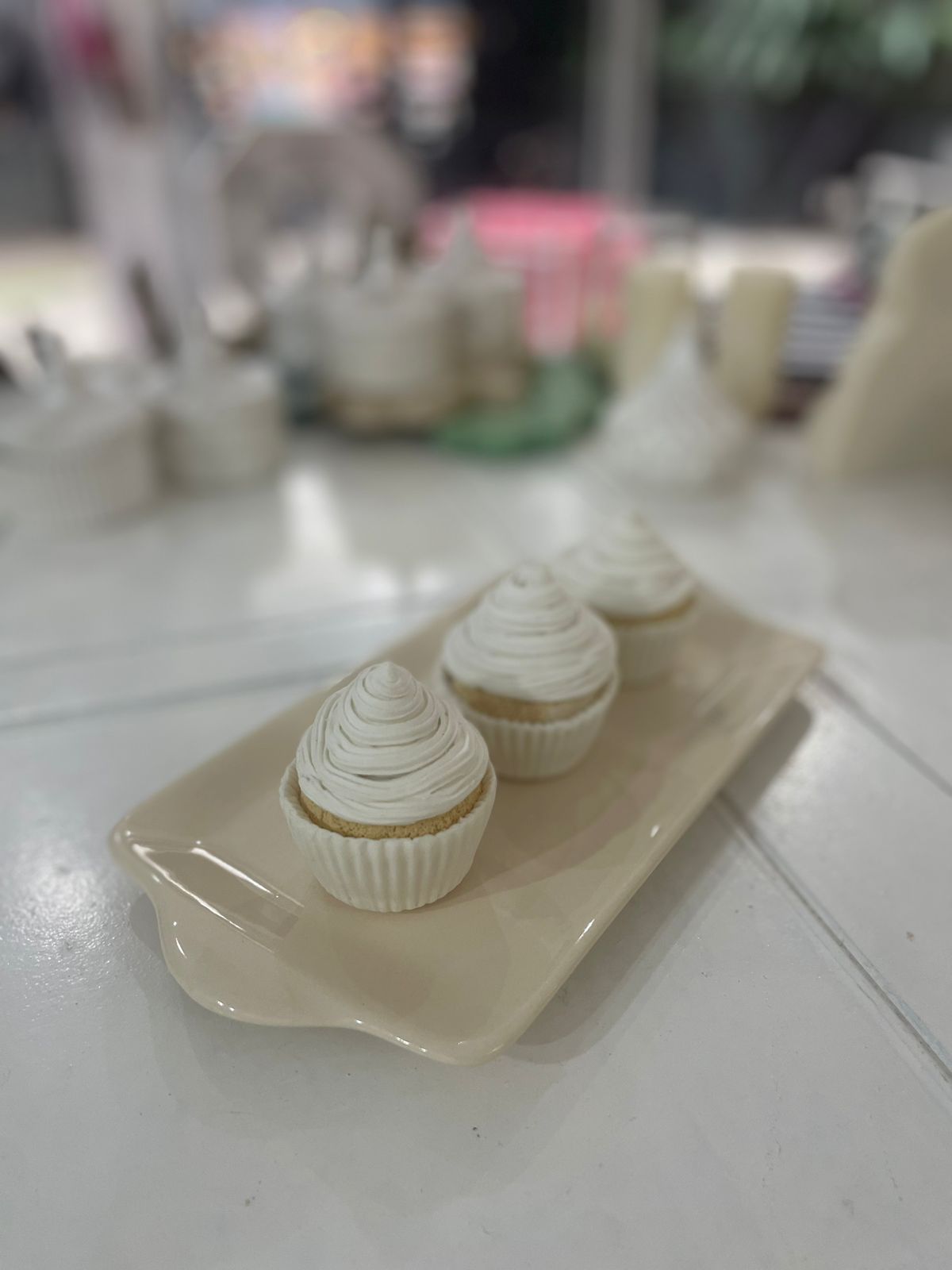 BANDEJA DE CERÁMICA CREMA