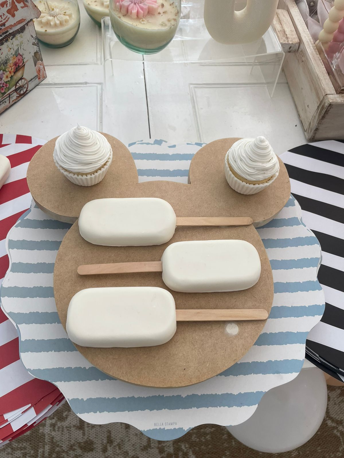 BANDEJA DE FIBROFACIL MICKEY