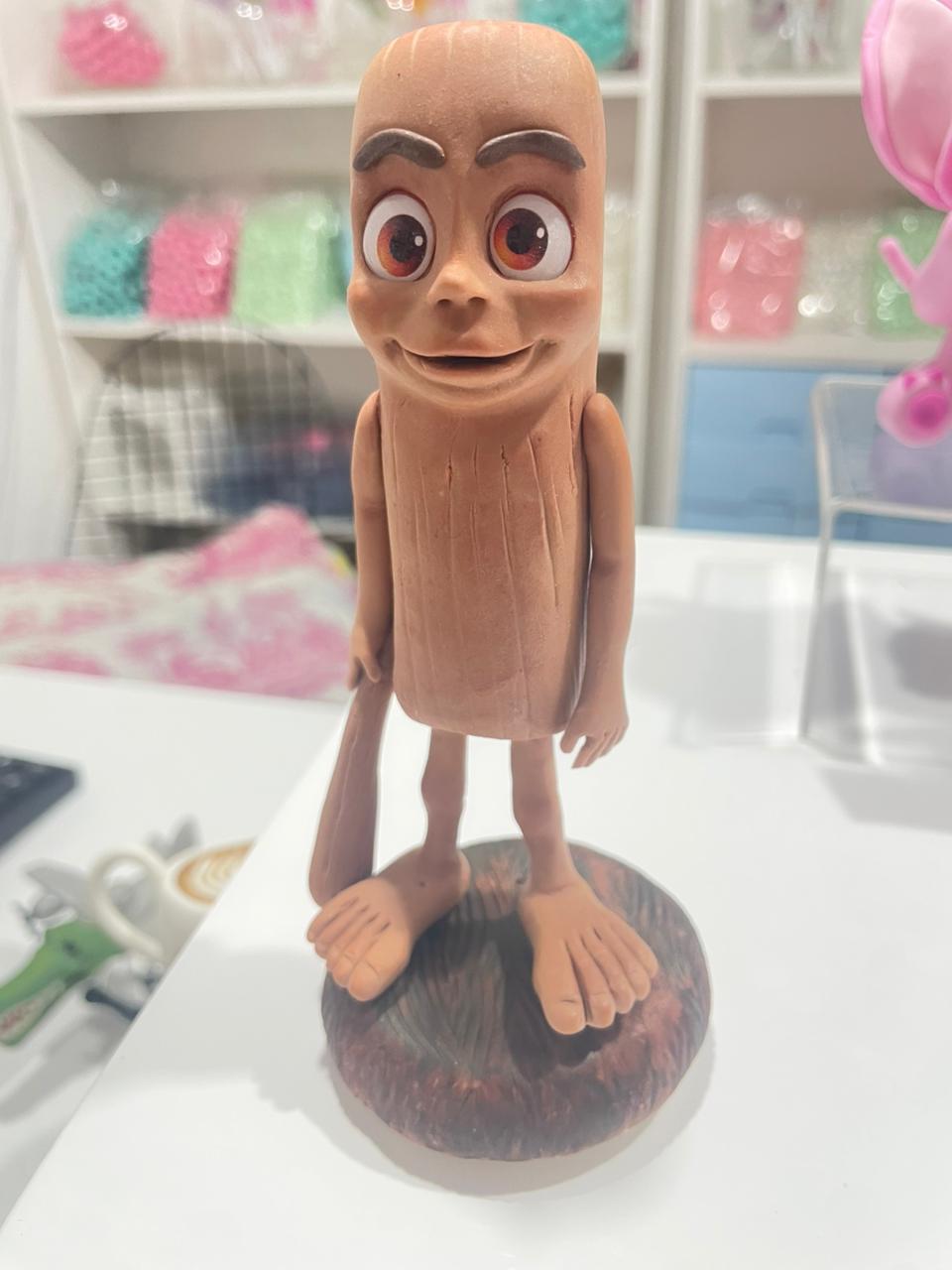 ADORNO DE TORTA EN PORCELANA TUNG TUNG SAHUR (Brainrots)