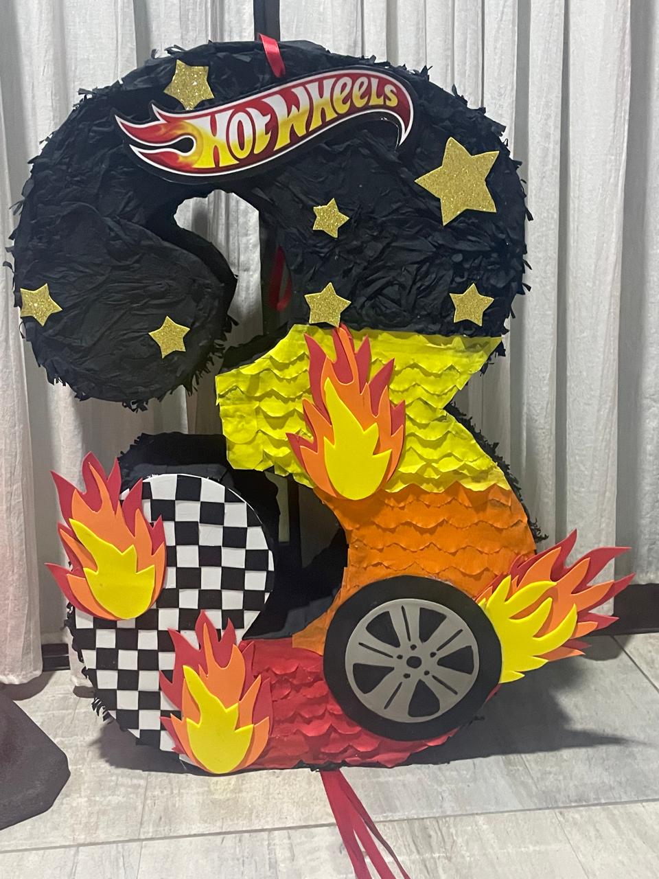 PIÑATA ARTESANAL HOTWHEELS  NÚMERO
