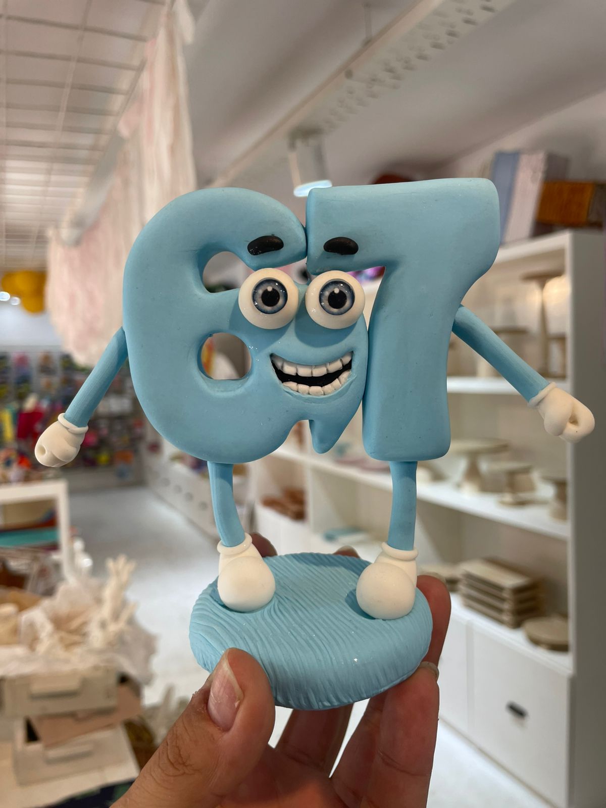 ADORNO DE TORTA EN PORCELANA SIX SEVEN BRAINROT